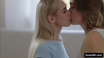 Downblouse Lesbian Teen Pussy 